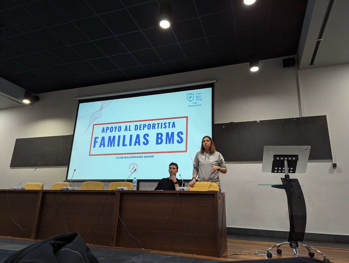 Entrenando porteros de balonmano tweet media