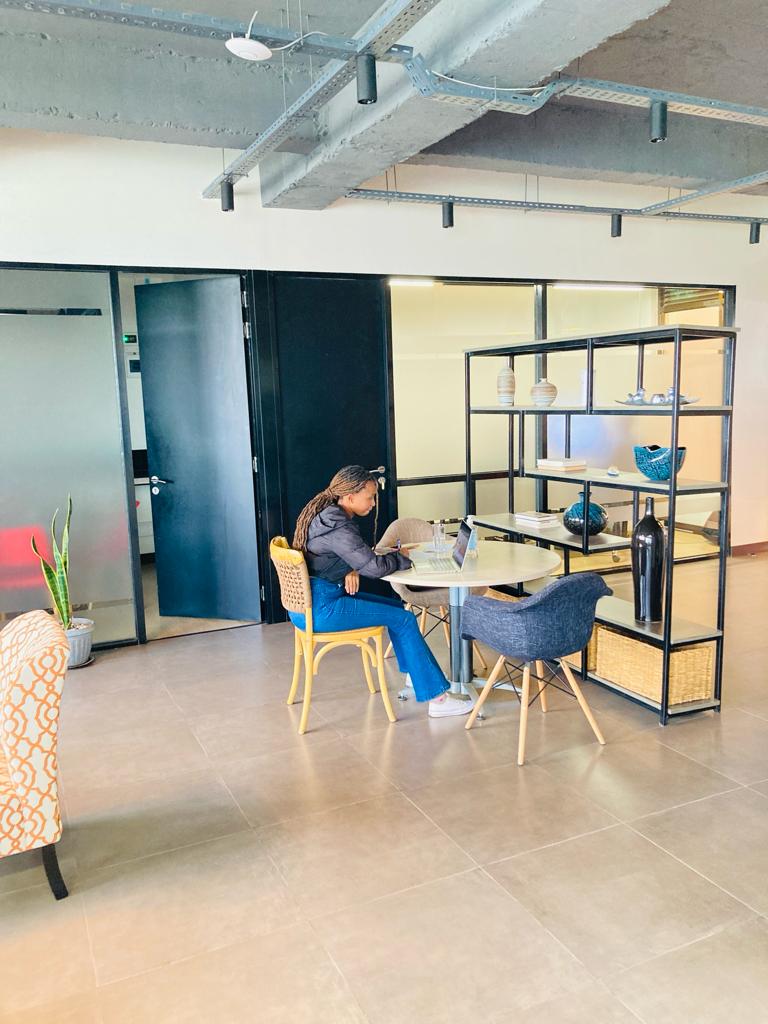 LatticeOffice's tweet photo. Embrace your Friday your way! 🚀
Whether you're conquering tasks or unwinding with a good book in our cozy lounge, make it uniquely yours. Cheers to the weekend vibes! 📚
#FridayFeeling #LatticeCommunity #WeekendVibes https://t.co/1WO5MH8aCB