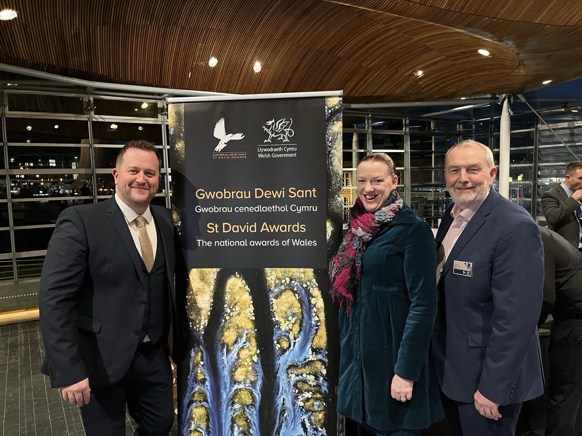 Mae Elusen Aloud wrth ei bodd ei bod wedi cyrraedd y rownd derfynol ar gyfer gwobr fawreddog, sef <a href="/GwobrauDewiSant/">Gwobrau Dewi Sant</a> 

We are delighted to have been selected as finalists in the <a href="/StDavidAwards/">St David Awards</a> 2024! 

#StDavidAwards #GwobrauDewiSant