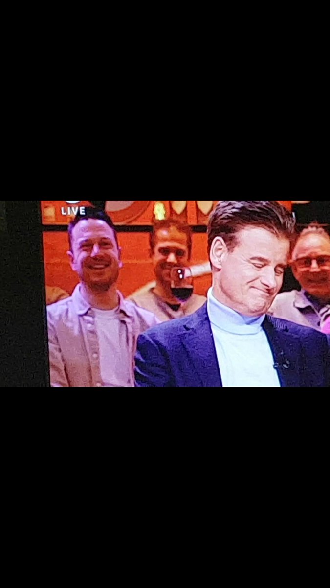 GertKortus's tweet photo. @vandaaginside @wilfredgenee Was niet blij dat @RenevdGijp1961 maar bleef ouwehoere. https://t.co/3WaiJTEV3R