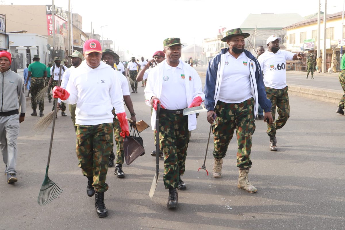 NDefenceAcademy's tweet photo. PICTURES OF NDA 60TH ANNIVERSARY ENVIRONMENTAL SANITATION EXERCISE CONDUCTED  ALONG SIR AHMADU BELLO WAY KADUNA ON 3 FEBRUARY, 2024. https://t.co/5SpJOtR1Ae