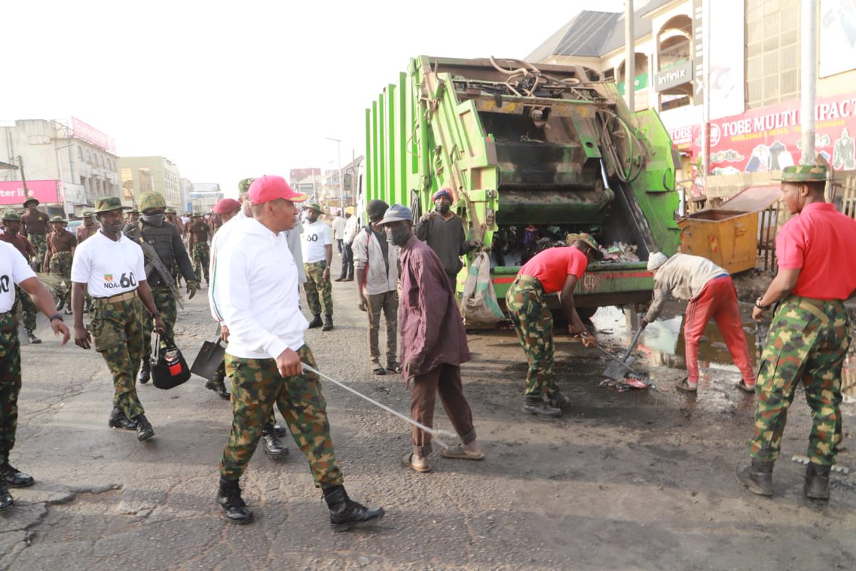 PICTURES OF NDA 60TH ANNIVERSARY ENVIRONMENTAL SANITATION EXERCISE CONDUCTED  ALONG SIR AHMADU BELLO WAY KADUNA ON 3 FEBRUARY, 2024.