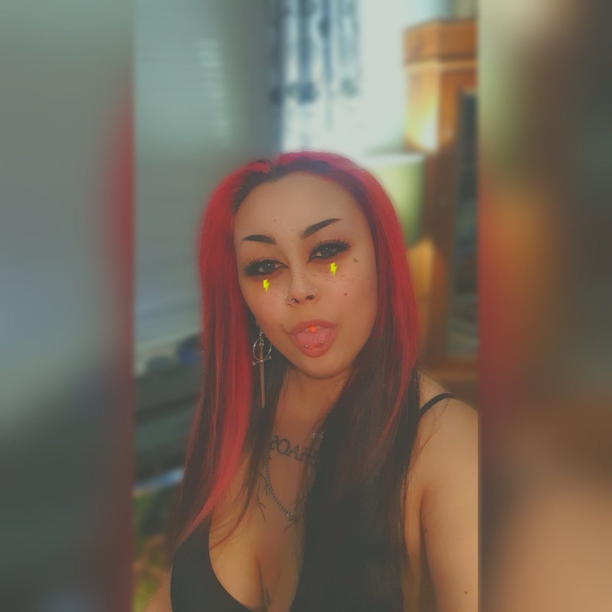 HellSeemsChill's tweet photo. Here's my face 😘

Enjoy your Friday 🖤 https://t.co/TaCrQ1G8uo