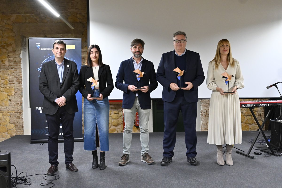 Columbares entrega sus premios RSC a las empresas murciadiario.com/articulo/empre… a través de <a href="/Murdiario/">MurciaDiario</a> 

<a href="/ColumbaresONG/">Columbares</a> <a href="/Tablerosmoreno/">Tableros Moreno</a> <a href="/GrupoDisfrimur/">Grupo Disfrimur</a> #GrupoCaliche <a href="/contxaruiz/">Conchita Ruiz Caballero</a> <a href="/navarro_corchon/">Antonio Navarro</a> <a href="/estrellalevante/">Estrella de Levante</a> <a href="/longinosmarin/">longinos marin</a> <a href="/PedroJ_Cuestas/">Pedro J. Cuestas</a> <a href="/Jualoabadia/">Juan A. Lopez Abadia</a> <a href="/SoltecPower/">Soltec</a> <a href="/BraquehaisDesm/">Pablo Braquehais Desmonts</a>