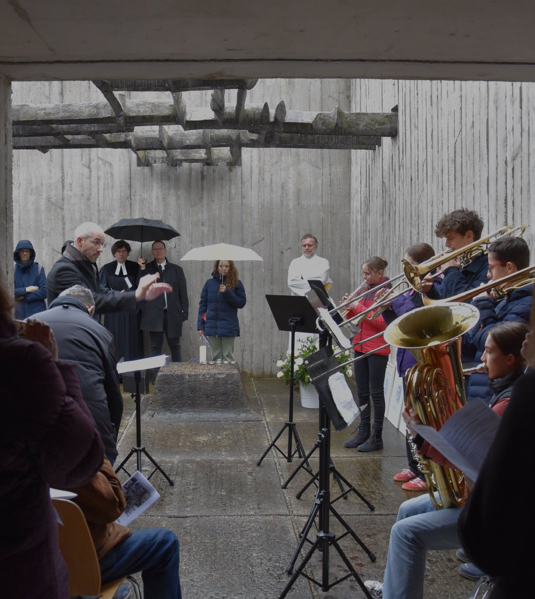 asg_news's tweet image. Gedenken am Todestag von Hans und Sophie #Scholl und Christoph #Probst am 22.02.2024 in der Gedenkstätte #Stadelheim in #München. Ein Bläserensemble des Asam gestaltete musikalisch sehr würdig die Feierstunde für die Mitglieder der #Widerstandsgruppe „#WeißeRose“.  (gr) @asg_news