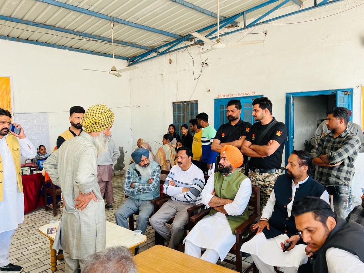 Devinderdhos's tweet photo. "ਆਪ ਦੀ ਸਰਕਾਰ, ਆਪ ਦੇ ਦੁਆਰ" ਮੁਹਿੰਮ ਤਹਿਤ ਪਿੰਡ ਸੰਗਲਾ ਵਿਖੇ ਲੱਗੇ ਕੈਂਪ ਵਿੱਚ ਅਧਿਕਾਰੀਆਂ ਅਤੇ ਕਰਮਚਾਰੀਆਂ ਵੱਲੋਂ ਕੀਤੇ ਜਾ ਰਹੇ ਕੰਮਾਂ ਦਾ ਜਾਇਜ਼ਾ ਲਿਆ ਅਤੇ ਨਗਰ ਨਿਵਾਸੀਆਂ ਨੂੰ ਮਿਲ ਕੇ ਉਹਨਾਂ ਨੂੰ ਵੱਧ ਤੋਂ ਵੱਧ ਇਹਨਾਂ ਕੈਂਪਾਂ ਦਾ ਲਾਭ ਲੈਣ ਲਈ ਪ੍ਰੇਰਿਤ ਕੀਤਾ।
#AAPDiSarkarAAPDeDwar #AAPPunjab #CMBhagwantMann #dharmkot https://t.co/uVTCmKHW5N