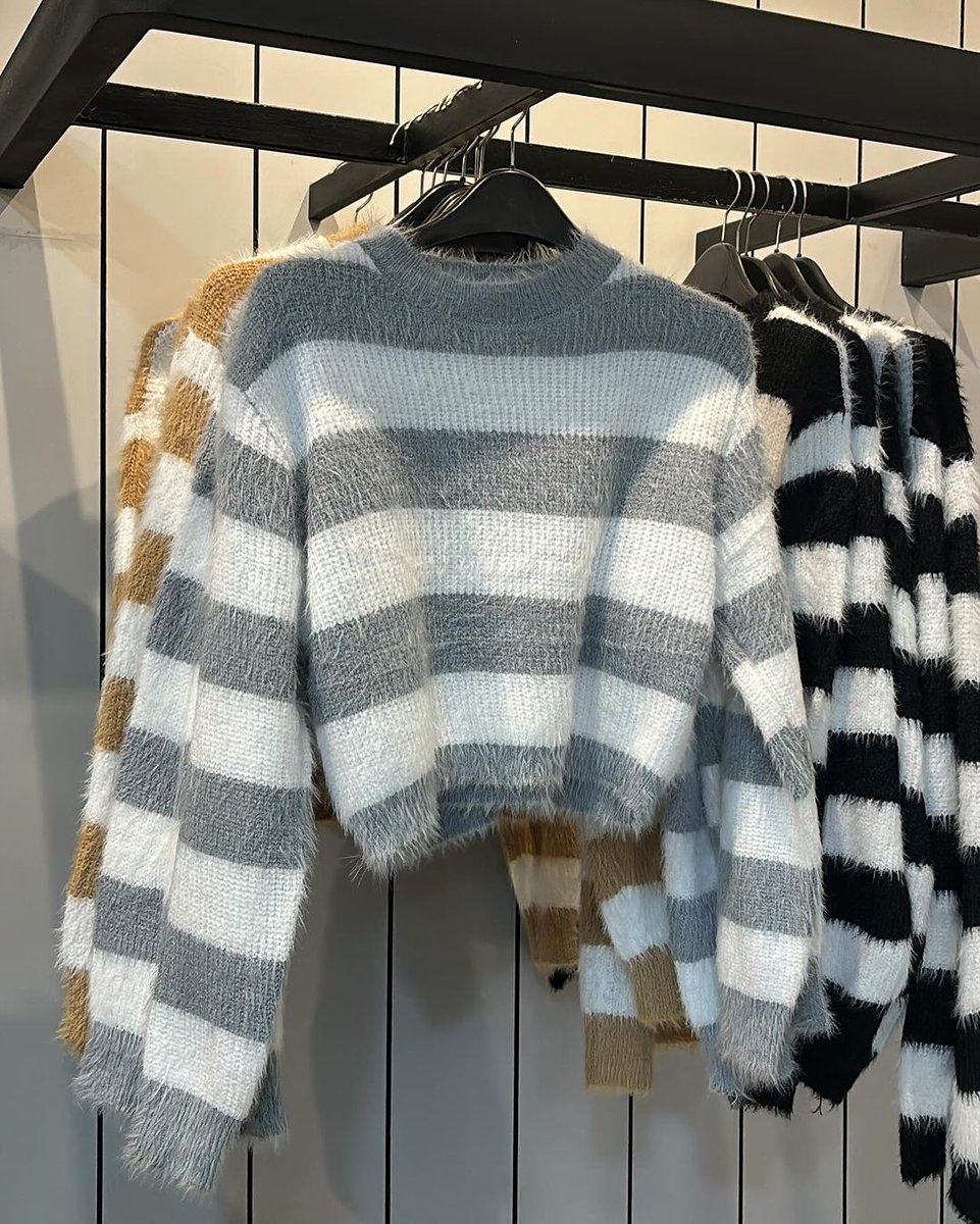 iyasudadeh_'s tweet image. mungkin bakalan kalap kalo kesini wkwk semua outfitnya lucu bgt🥹💖

buat yg jauh tetap bisa beli karna ada online storenya juga😭👍🏻