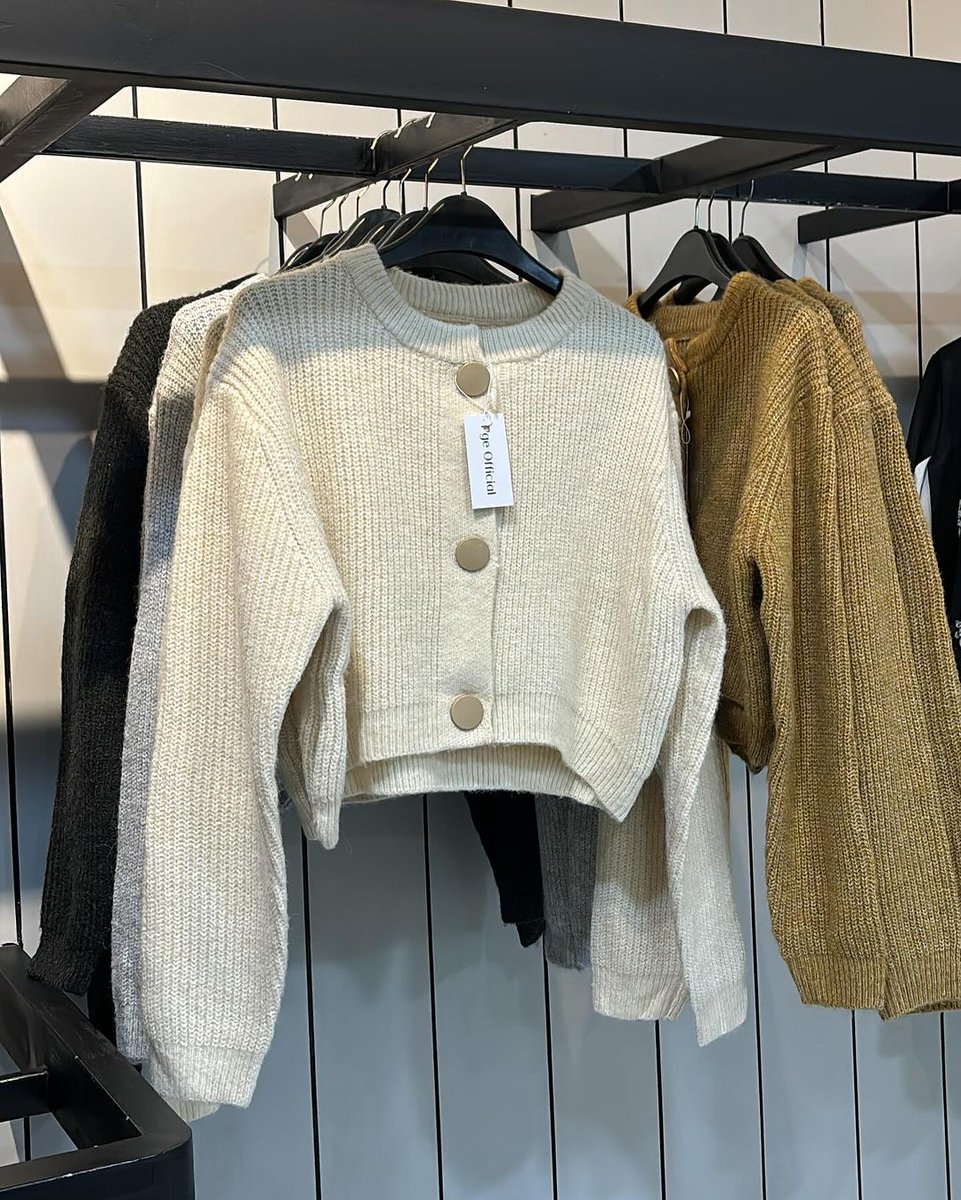 iyasudadeh_'s tweet image. mungkin bakalan kalap kalo kesini wkwk semua outfitnya lucu bgt🥹💖

buat yg jauh tetap bisa beli karna ada online storenya juga😭👍🏻