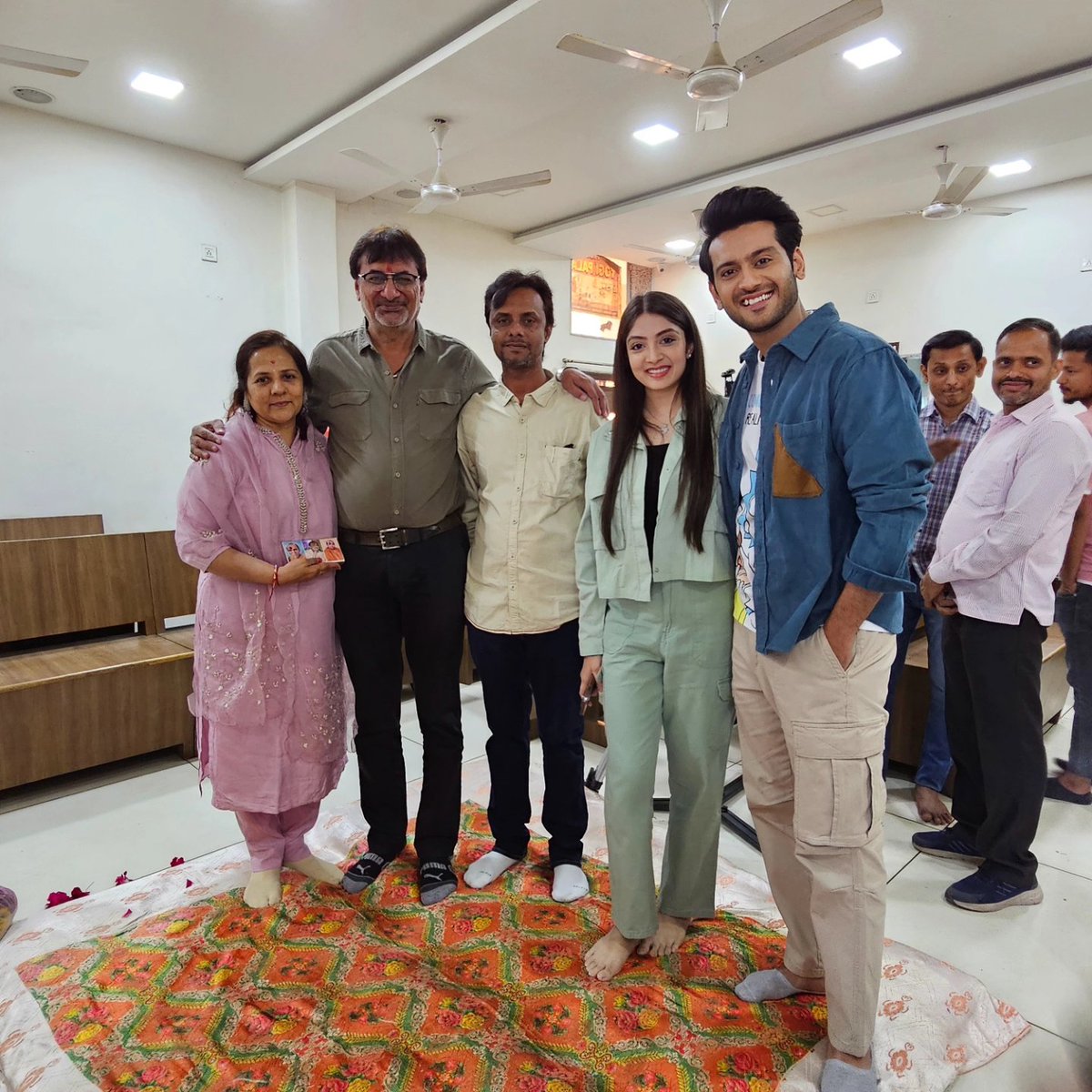 havegroup's tweet photo. SOME GREAT MOMENTS OF MAHURAT OF THE GUJARATI MOVIE "" #કાલે_લગન_છે, "
By
#HARESH_GOVINDBHAI_PATEL
#HG_PICTURES VADODARA. 

DIRECTOR-HUMAYU MAKRANI
STAR CAST - PARIKSHIT &amp; POOJA JOSHI
DOP- ANNU 
MUSIC-MASTAR RANA https://t.co/RlF0J8QsgQ