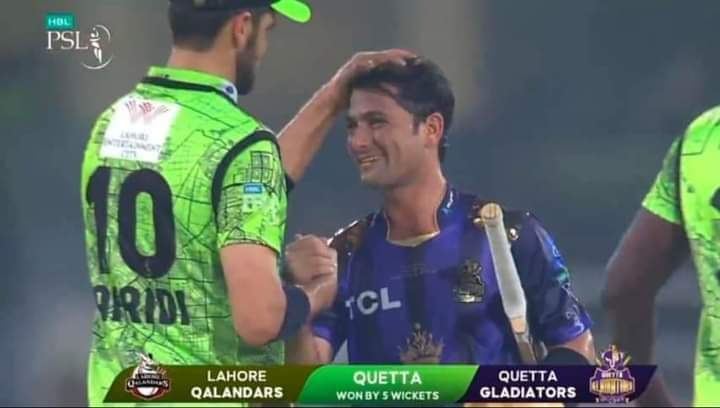 خواجہ نافع کی شاندار اننگ پر لاہور قلندرز کے کپتان شاہین شاہ آفریدی کی بھی شاباش۔ 😍🥰