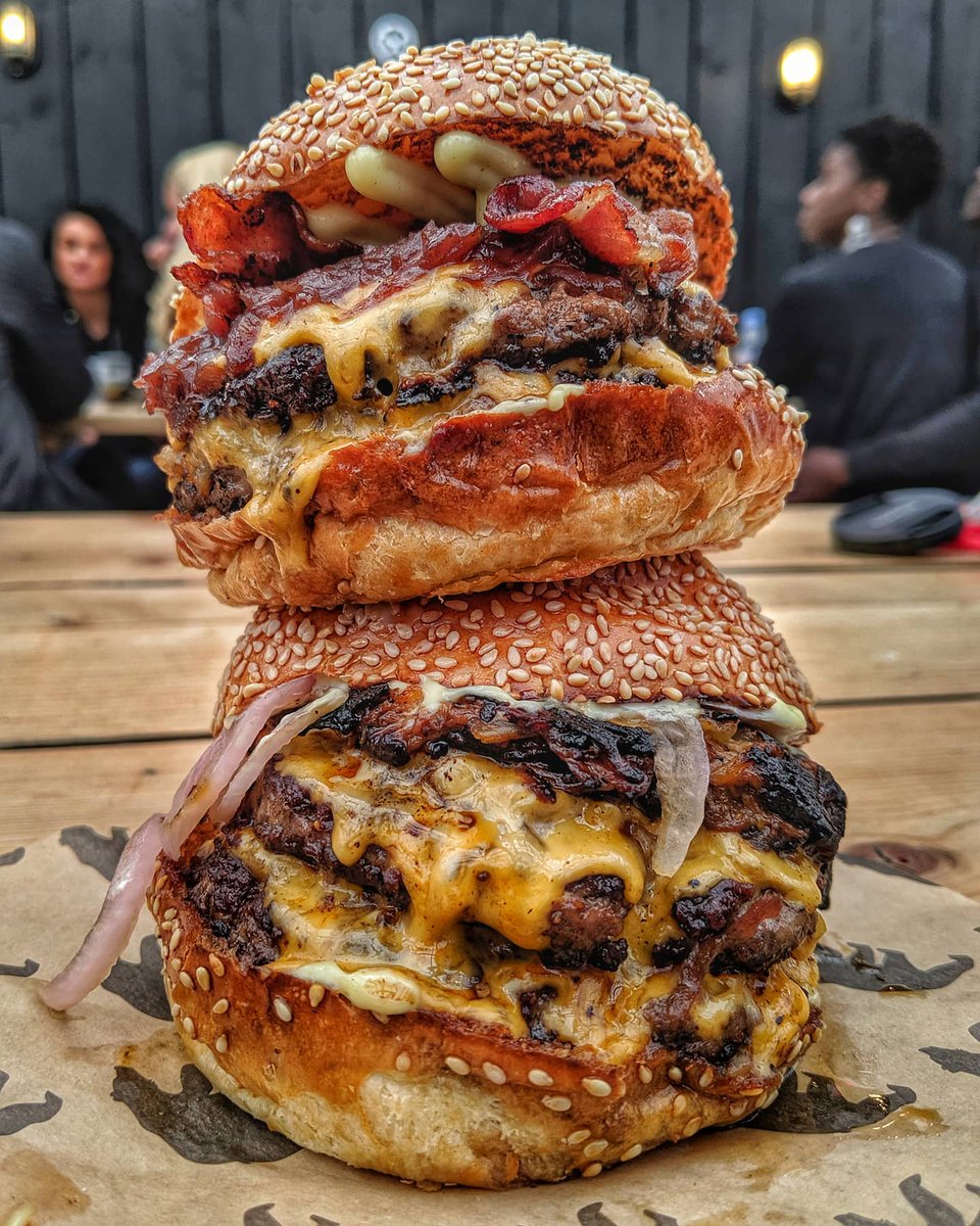 Now some burger dreamin’ !  You like? 😋
🍔
🍔
📷 @black_bear_burger 
#doubleburger #brisket #pickledonions
#garlicmayo #onionjam #blackbearburger #boxpark
🍔
🍔
#boxparkshoreditch #shoreditch #london #cheeseporn #londonfood #londonburger #burgerporn #burger #🍔