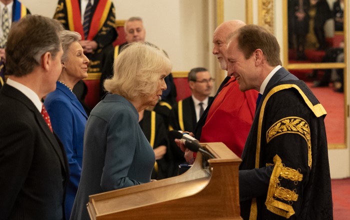 👑It was an honour to receive our #QAPrize from Her Majesty The Queen at Buckingham Palace. The highest national Honour in #HigherEducation, it rewards excellence, innovation and benefit to the wider world. 👏Congratulations to all at @SAILDatabank ➡️swan.ac/QAP24