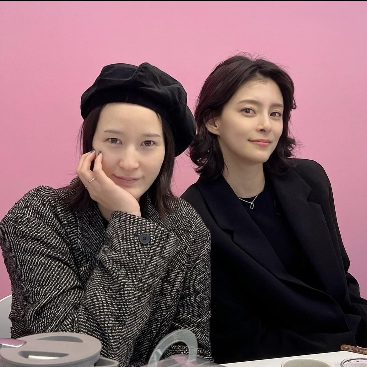 goal_802's tweet photo. 투샷 무한제�� 사건에 정신이 아득해짐
만약 내가 숲속 연못에 이 두 여자를 실수로 빠뜨려서 산신령이 둘 중 누가 내 여자냐고 묻는다면 시발 한치 고민도 없이 둘 다 내 여자니 당장 내놓으라고 멱살�� 잡을테다 https://t.co/4uFTkWZ4YE