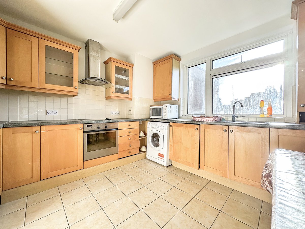 Outstanding 2 bedroom apartment situated in West Hampstead 🤍🏠

📍Holmdale Road, NW6 - TO LET 

Check our bio for more details!

#letting #rentproperty #londonproperties #london #estateagency #realestate #realestatelife #property #propertytorent #homesweethome