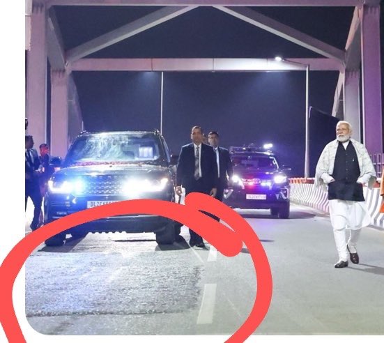 Shekhar1031's tweet image. Abe yeh @narendramodi to chicken biryani bolke kauwa biryani khila raha hai be..
#FraudModi