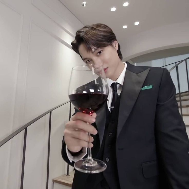 bangtfn's tweet photo. ╔═.✵.══════════╗
Hi ladies and gentlemen, my name is valesky, but everyone calls me vant or babe kiw. My partner, Segox hyung and I will introduce several nutritious drinks for all of you. Please queue and don't push. 
#7UCKYDXN
╚══════════.✵.═╝ https://t.co/hRERFfmK44