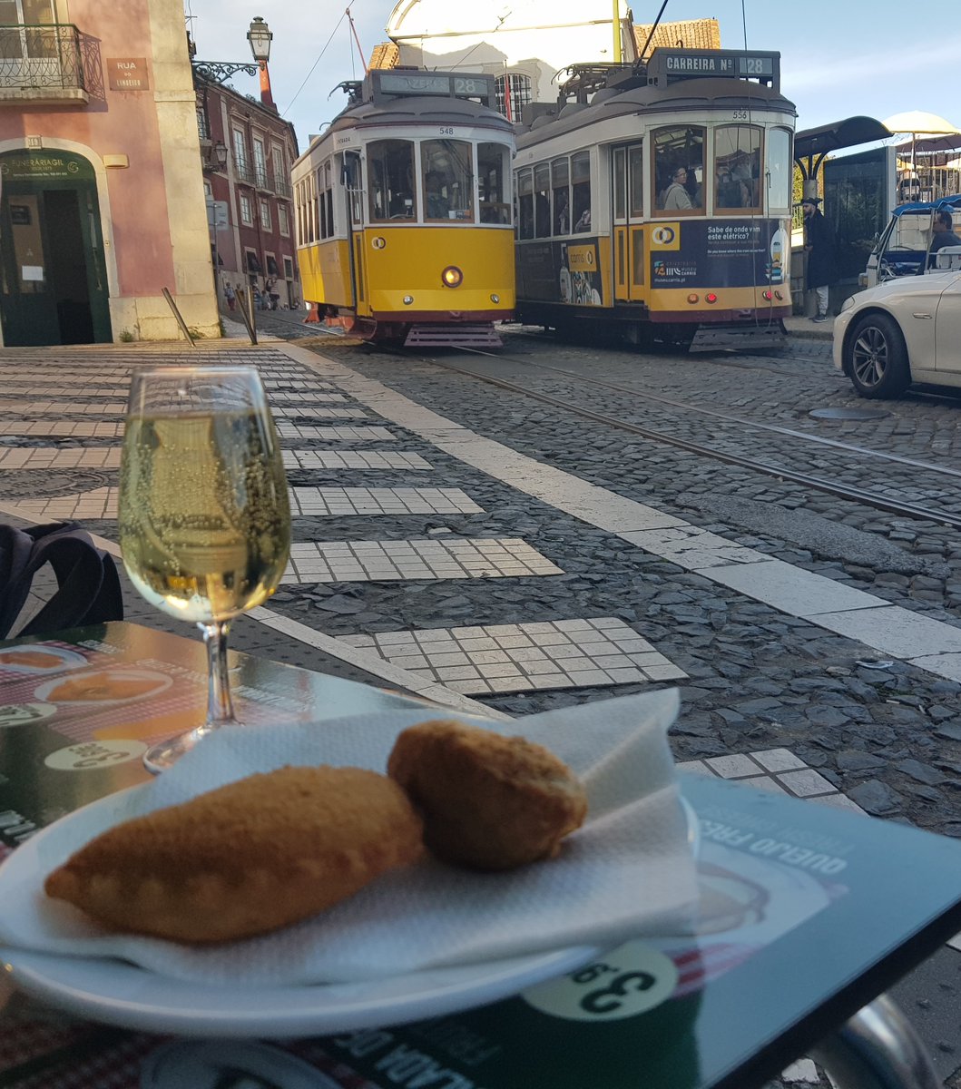 #Lisboa in einem Bild - #Bacalao #Electrico #VinhoVerde