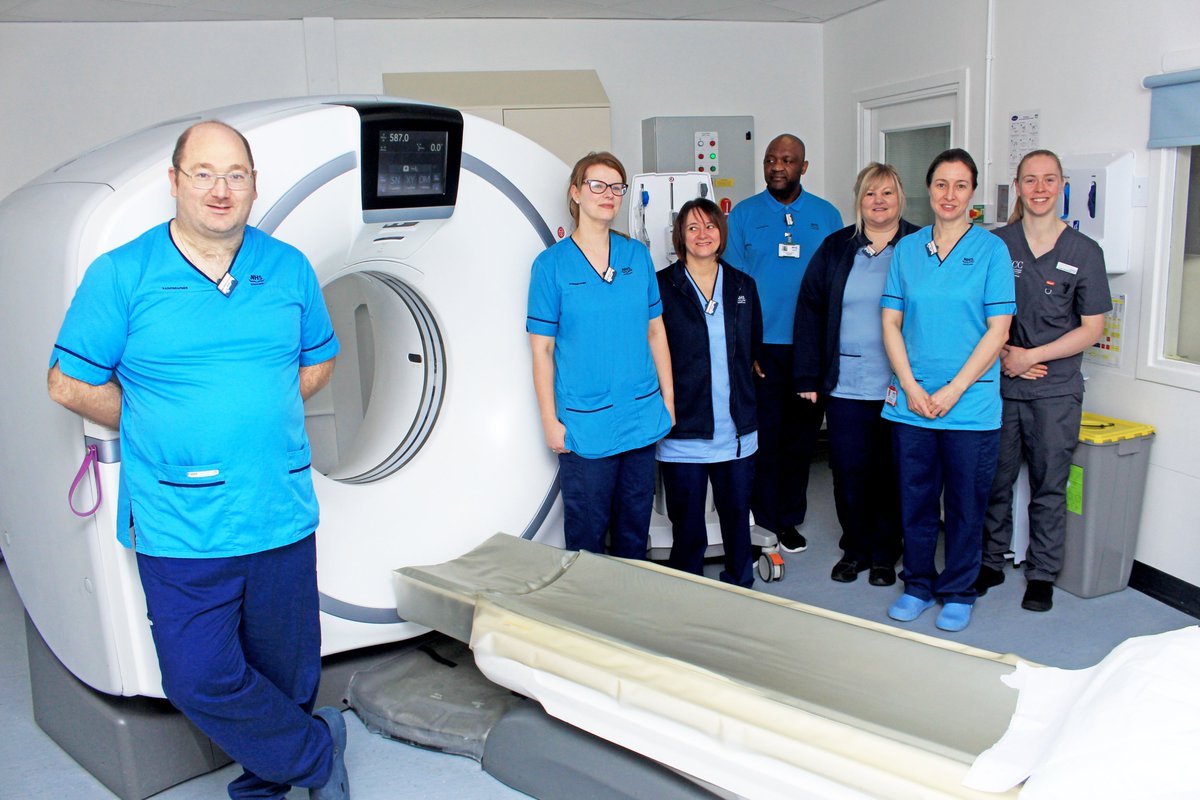 My feature on @NobelPrize winner Allan MacLeod Cormack, born #OnThisDay 100 years ago (📷 Susan Lapides, 1979), with a recent photo of some of the radiography team alongside the CT scanner at Caithness General Hospital. johnogroat-journal.co.uk/news/the-modes… @NHSHighland #Wick