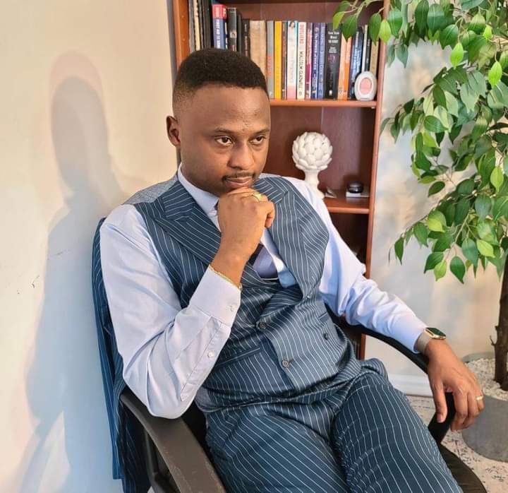 DrMichaelAjilo's tweet photo. 💐 FRIDAY NUGGET

Life is short, but it is wide. In Nigeria, this too shall pass. Let's be hopeful. 

#AjiloCares 
#MADEFoundation https://t.co/CIhzjXoMu0
