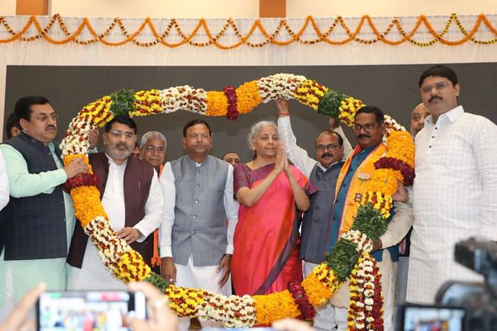 durga4bjp's tweet photo. आज महराजगंज में स्थित राज विलास होटल एंड रिसोर्ट में आयोजित भाजपा कार्यकर्ता सम्मेलन में माननीया केंद्रीय वित्त मंत्री श्रीमती @nsitharaman जी व केंद्रीय वित्त राज्य मंत्री हम सबके अभिभावक माननीय श्री @mppchaudhary जी का हम सभी कार्यकर्ताओं को मार्गदर्शन प्राप्त हुआ।। https://t.co/cm0s5ddIzy