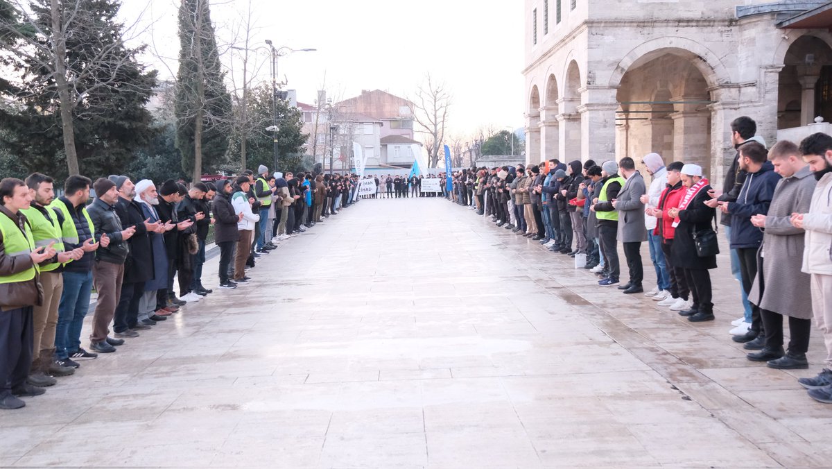 4fakulte's tweet photo. “Şehit Metin Yolun Yolumuz!”

Vefatının 45. sene-i devriyesinde Şehit #MetinYüksel ağabeyimizi Fatih Cami avlusunda dualar ile andık.Allah şehadetini kabul eylesin. https://t.co/6zjzPKMCVV