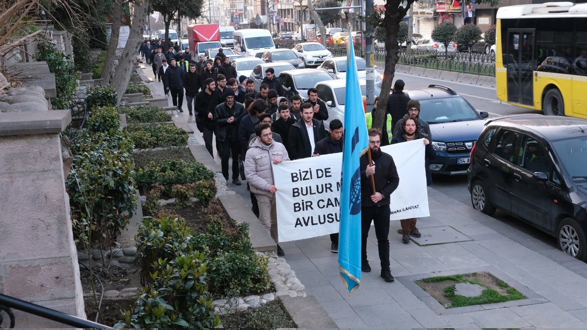 “Şehit Metin Yolun Yolumuz!”

Vefatının 45. sene-i devriyesinde Şehit #MetinYüksel ağabeyimizi Fatih Cami avlusunda dualar ile andık.Allah şehadetini kabul eylesin.