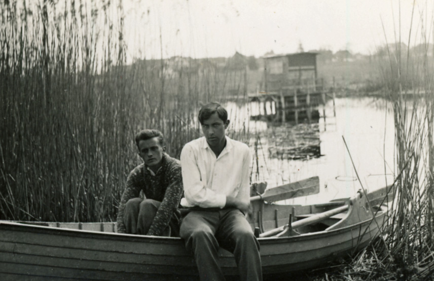Wetzipedia's tweet photo. Eine Schenkung der Nachkommen des Tierarztes Rudolf Müller aus Wetzikon barg Einzigartiges. Ein familieneigenes #Badehaus in #Robenhausen am Pfäffikersee. Fotografiert in den frühen 1930er Jahren. (^it)

▶ https://t.co/rL7PqpHnjt

#zürioberland #pfäffikersee https://t.co/4RExKEUHPn