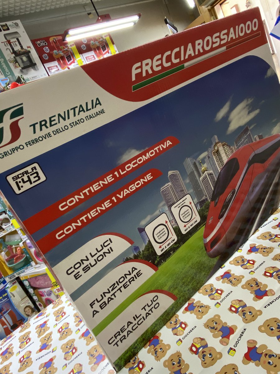 🚂 📣 …È in partenza dal primo binario TRENITALIA FRECCIAROSSA1000 GRUPPO FERROVIE DELLO STATO Scala 1:43! #frecciarossa1000 #ferroviedellostato #giocheria #treni #treno #corsoruggerocefalù #giocattoli #cefalú #toys #sicily