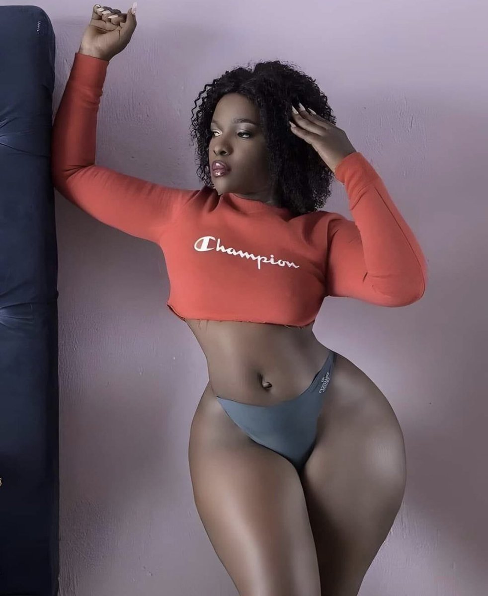 SweetPie009's tweet photo. The Black 🖤 Goddess 😍🤩 https://t.co/d4B55RTzWx