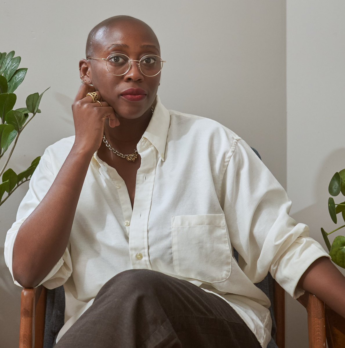 We are pleased to welcome ’Pemi Aguda (@PemiAguda) as a Tutor for Lolwe Academy. ’Pemi’s debut collection, Ghostroots, and debut novel, The Suicide Mothers, will be published by W. W. Norton, Virago and Masobe Books.
academy.lolwe.org/pemi-aguda/