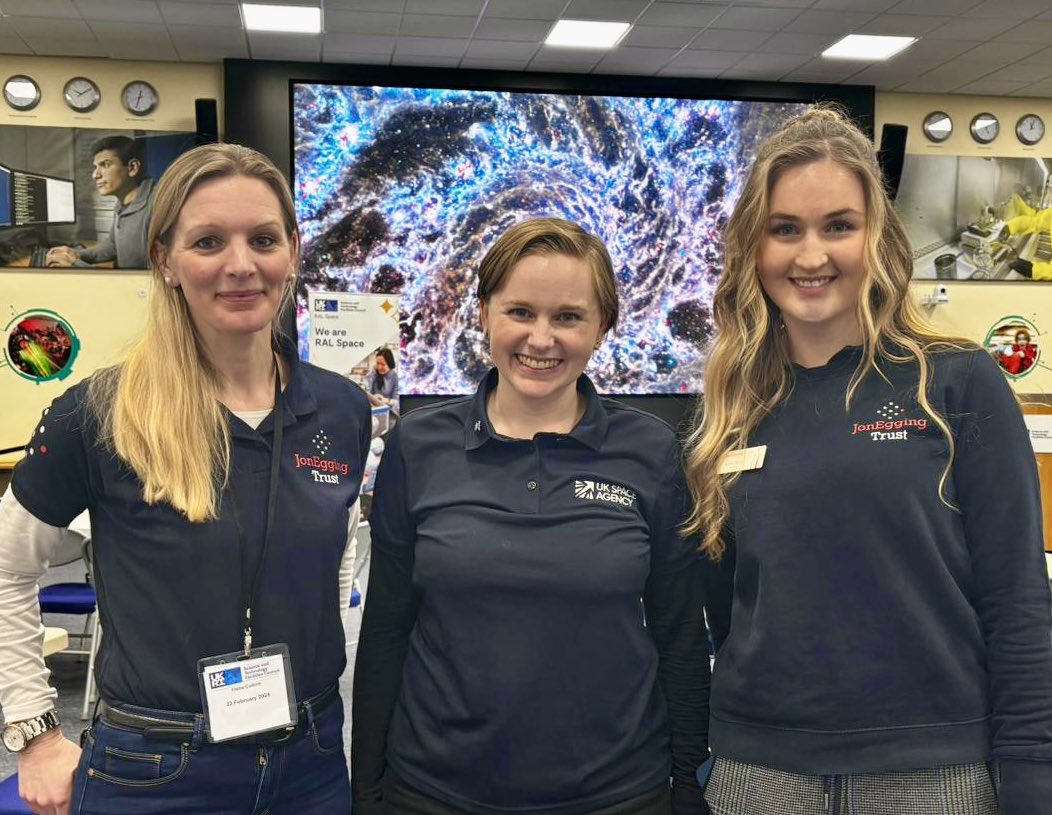 Hugely inspiring to meet @astro_meganne during a Blue Skies session at @RAL_Space_STFC y’day. The students (and adults!) were in awe and quizzed Meganne about space exploration and her adventures in Antarctica. We were lucky to film with Meganne too - 🎬coming soon!
#SpacetoLearn