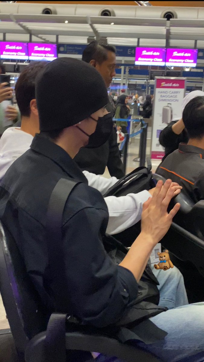 eyecandyhae's tweet photo. Eunwoo is right in front of eyes and he’s freaking beautiful even with mask on!!😭🫶🏻

#CHAEUNWOO #JOTM 
#JUSTONE10MINUTE  
#MysteryElevator #차은우 
#CHAEUNWOOINKL https://t.co/1socYSOIhn