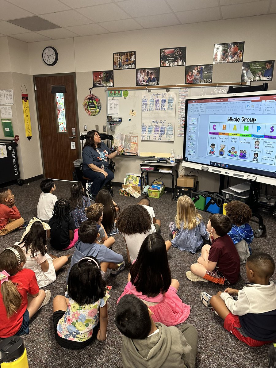 DLE_Lions's tweet image. Mrs. Cardenas’s Kinder Lions are experts at author’s craft!  #justgoodteaching #livelaughloveleonetti