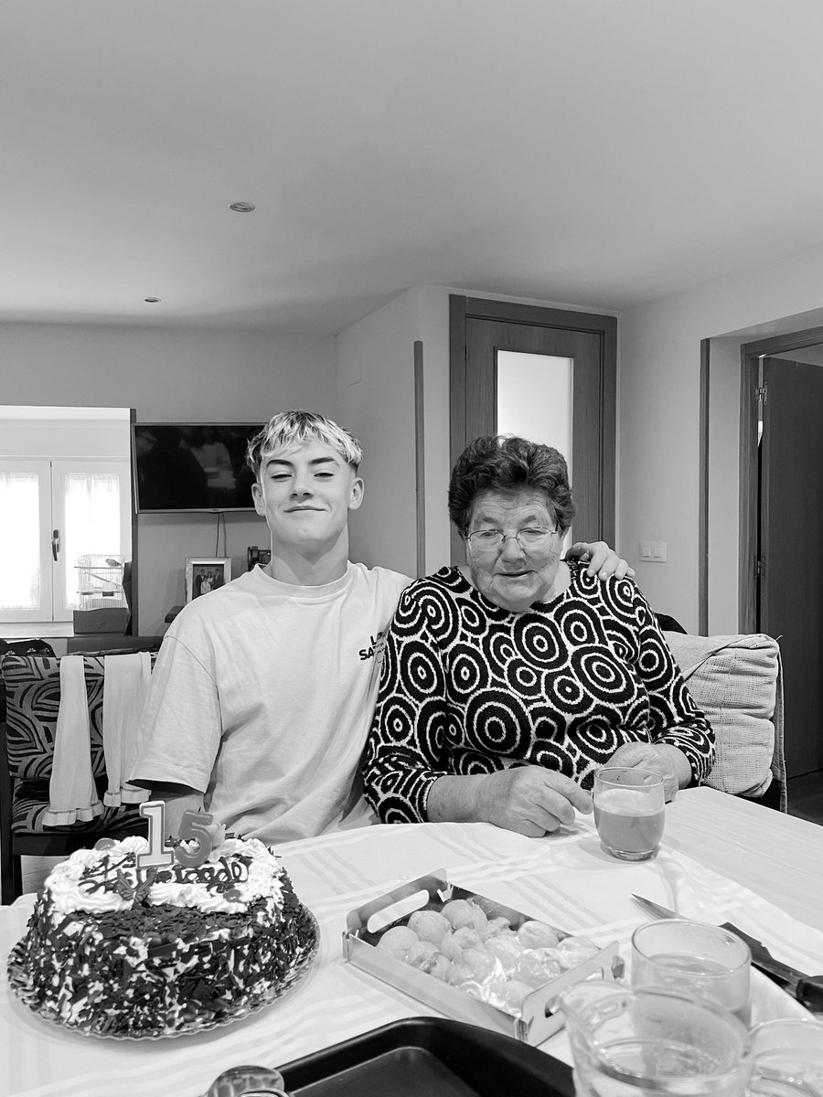 caarlos_er_'s tweet photo. Pillar una casa en la costa y llamar a la abuela, gracias a la vida que aún me la regala😮‍💨❤️ https://t.co/TLDllxThfK