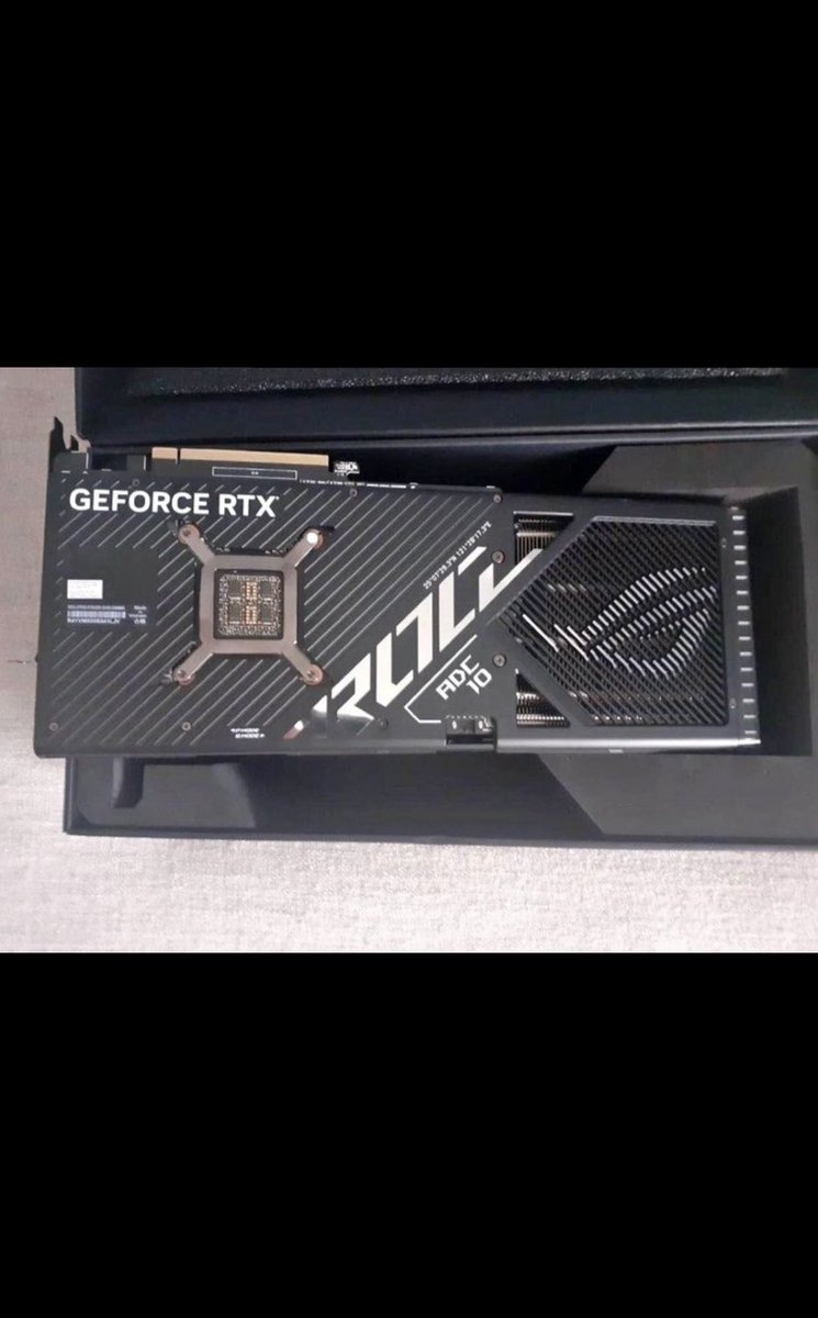 Got a RTX 4090 STRIX graphic card for sale. Just upgraded my GPU so anyone looking for a cheap peace

R.T appreciated✅