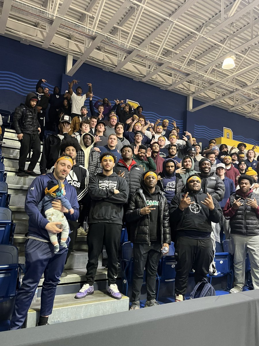 What a night supporting @JoeyGall0 and @MerrimackMBB with a HUGE conference W‼️ Those boys #STRAIN #MACKTOUGH @MC_Athletics