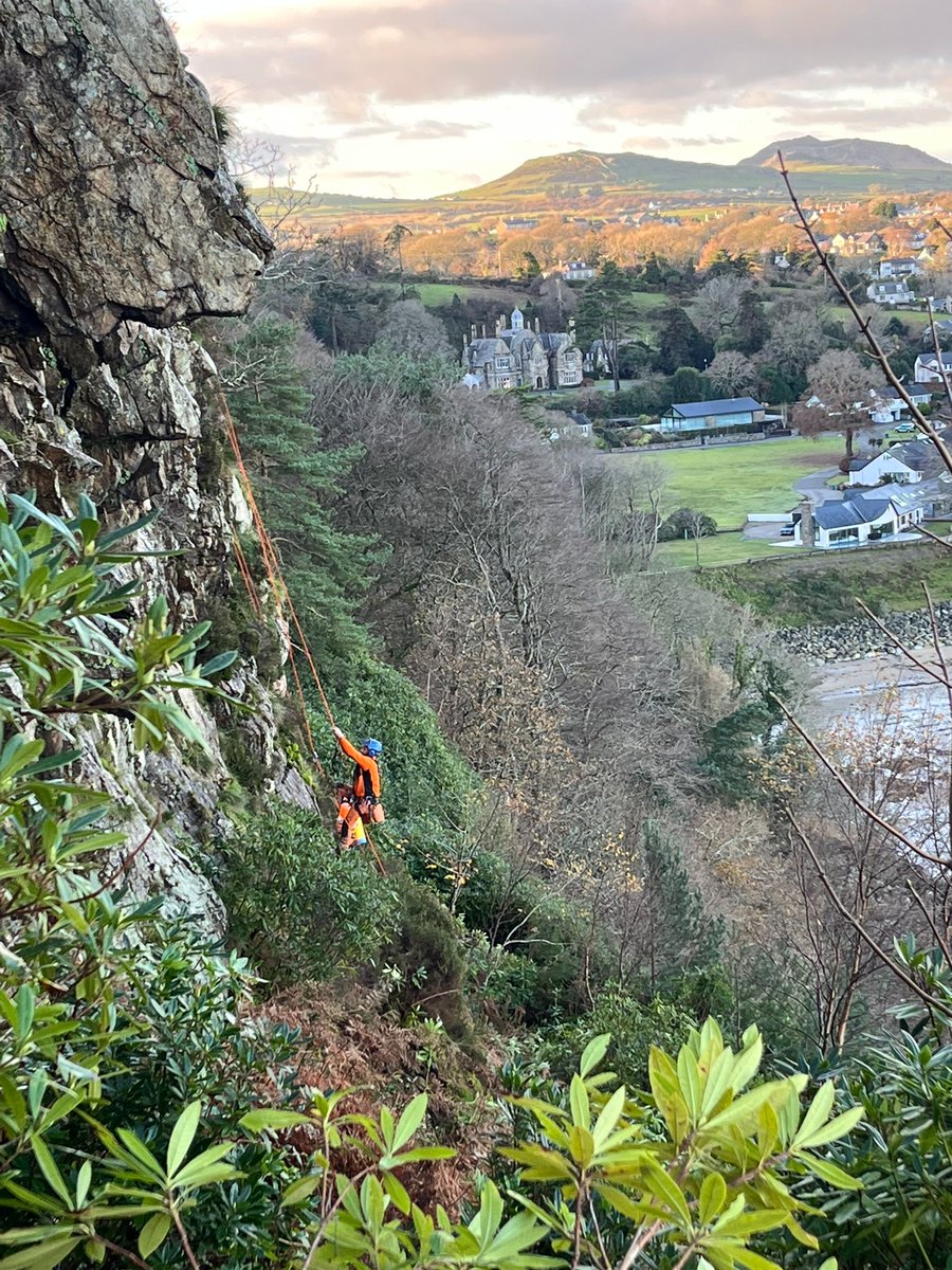 GroundControlGC's tweet image. 📷 Our SAT division undertaking invasive species eradication works in Pwllheli and showcasing a unique career here at Ground Control

Explore our current job openings with opportunities nationwide:

careers.ground-control.co.uk

#Jobs #Hiring