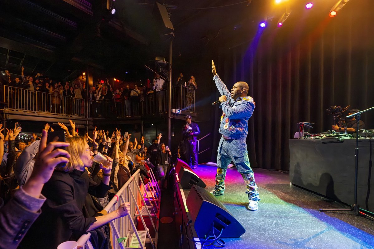 RIAA's tweet image. It was a #blockbusta night @TheAtlantisDC with multi-Platinum artist @BustaRhymes benefiting @MusiciansonCall and their mission to bring the healing #powerofmusic to hospital patients! 🔥🔥🔥