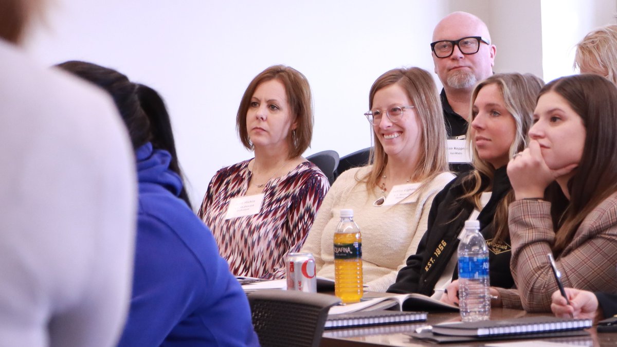CB_Better's tweet photo. Through teamwork and collaboration, our goal is to help set up our clients for success. This week, we partnered with A.Y. McDonald's HR team for a hands-on training session on how to equip their employees with the tools and knowledge they need to maximize their benefits. https://t.co/SvTKIu26lo