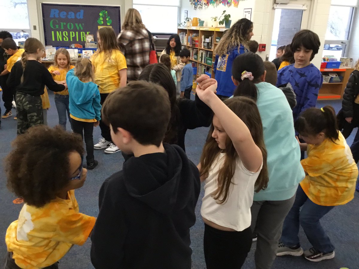 Mrs. Ayres tweet media