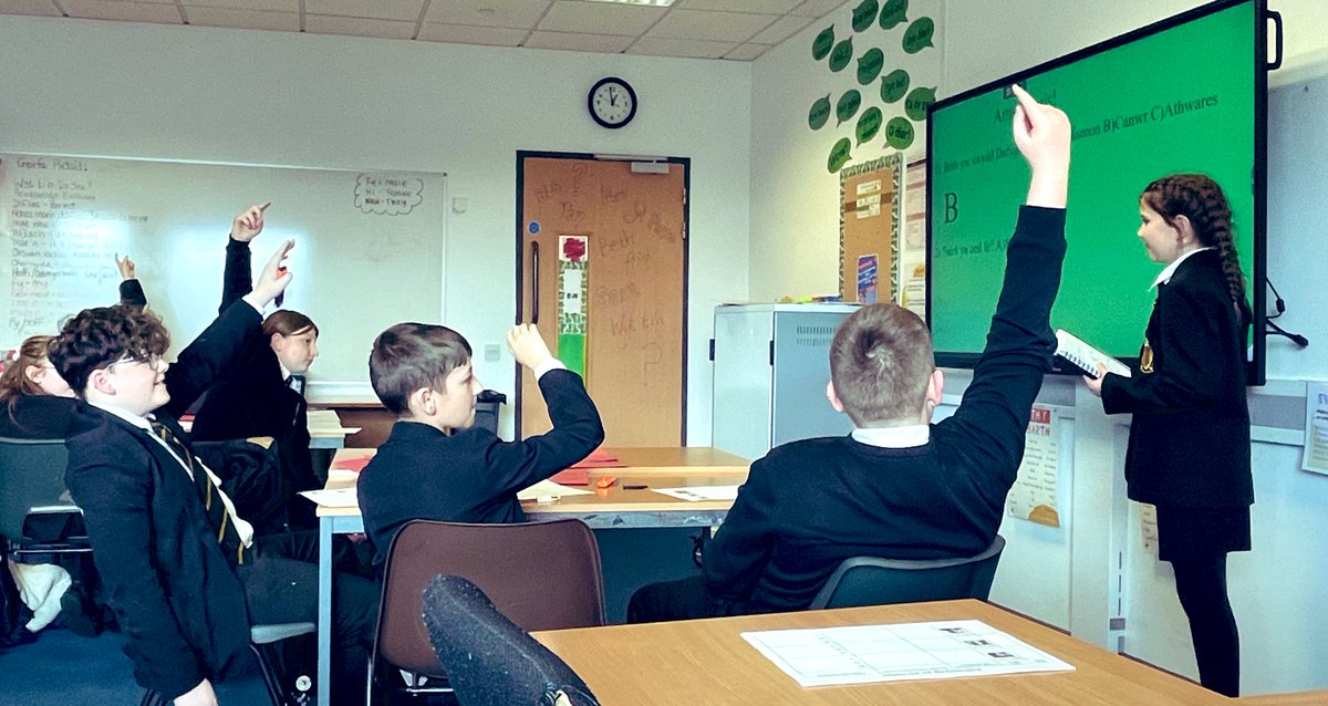 MaestegCymraeg's tweet photo. Cyflwyniadau ardderchog gan flwyddyn 7 wythnos yma! Dathlu Cymry dylanwadol. @MaestegSchool @MSAssistantTHL https://t.co/WfzWYxjPSp