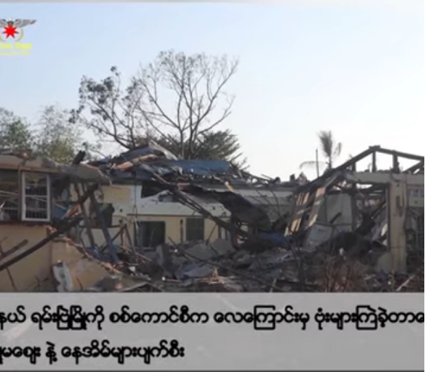 Steven15Htoo's tweet photo. စစ်ကောင်စီ ရမ်းဗြဲမှာ အကြီးအကျယ် ဗုံးကျဲနေပြီ။ https://t.co/Nz7uIQtHUa