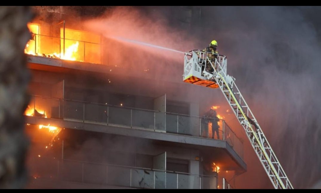 Bomberocyl's tweet photo. Mi enhorabuena a los bomberos por su actuación.
Ahora a la espera de las correspondientes investigaciones para continuar aprendiendo https://t.co/7pp9yEDyVJ