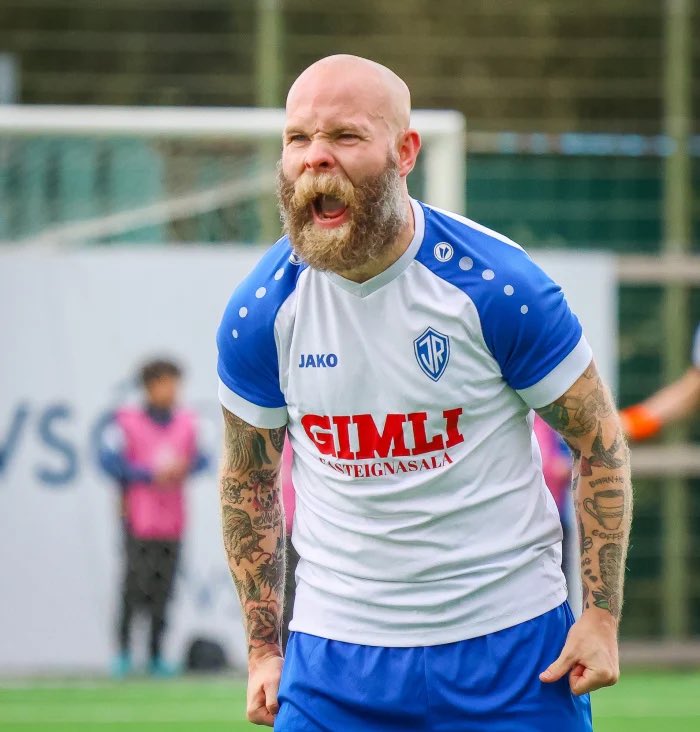 IRFotbolti's tweet image. Öðru hvoru kallaður Ásgeir Barkar slagurinn👑