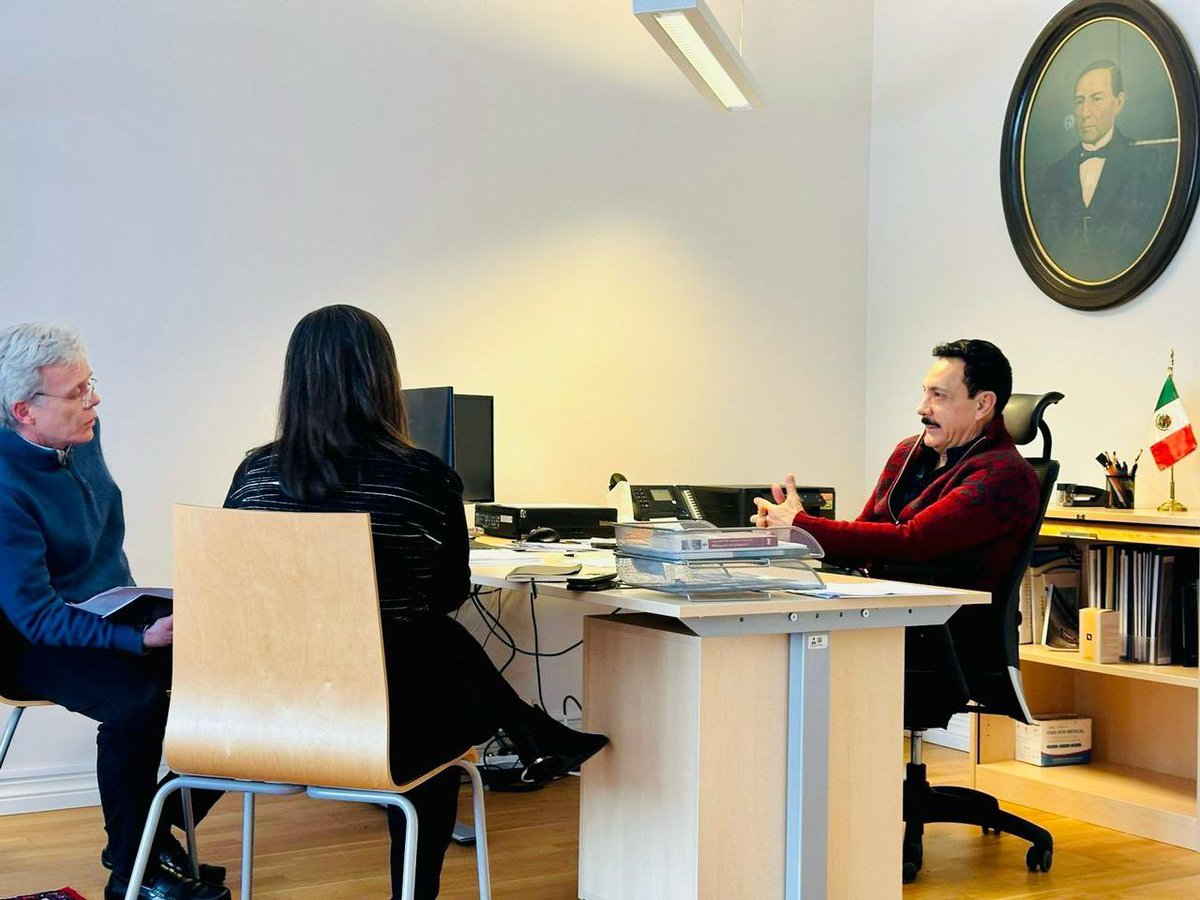 Sostuve una reunión de trabajo con la cónsul, Stephanie Marie Black León y con el ministro de la Embajada, Juan Agustín Alberro Behocaray. Reconozco su compromiso de velar por los intereses de los mexicanos residentes en Noruega.