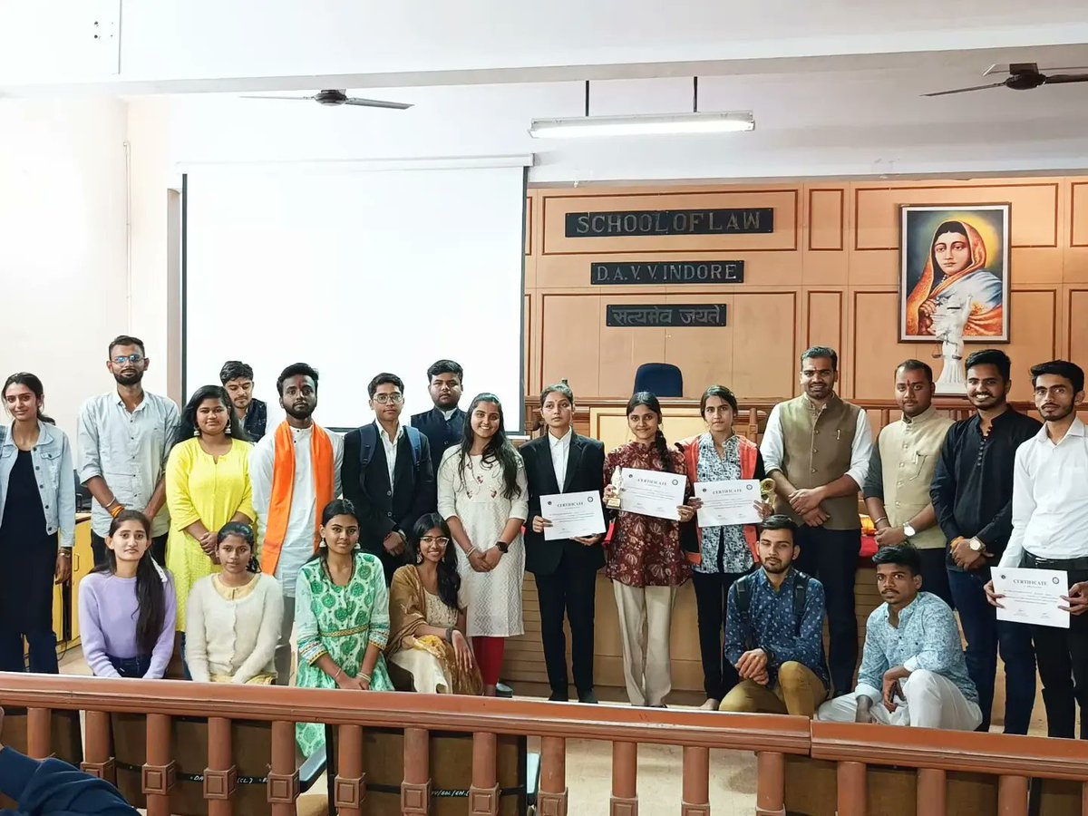 brajendra_'s tweet photo. Devi Ahilyabai University, Indore, organized a speech competition and poetry competition in the context of the birth anniversary of Chhatrapati Shivaji Maharaj, keeping in mind the principles of the Akhil Bhartiya Vidyarthi Parishad, in which as a chief guest I was present. https://t.co/lhLOSKOZRg