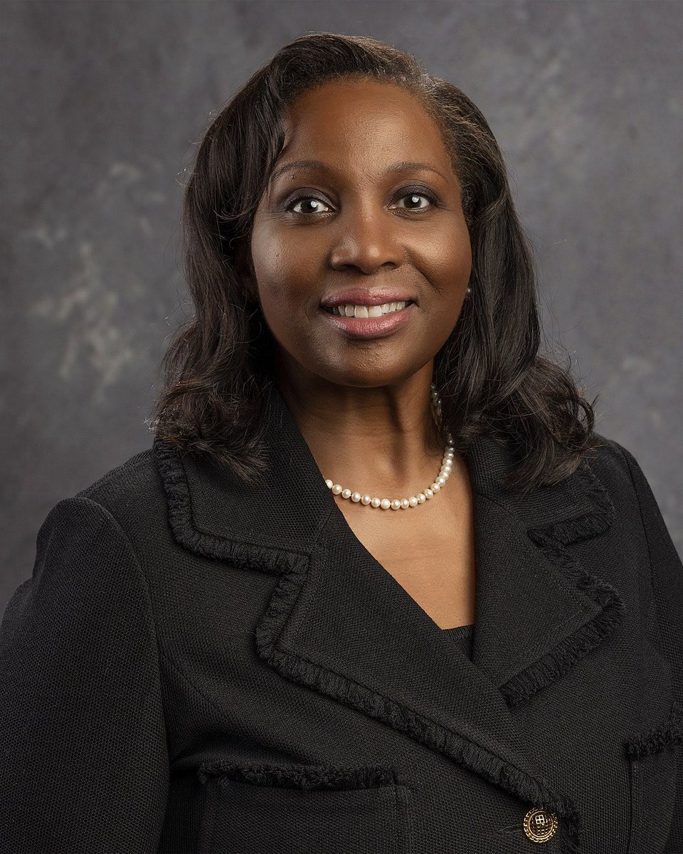 Dr Lisa Cook is an economist, professor & member of the Federal Reserve Board of Governors - the 1st Black woman to sit on the Board. She was also the 1st Marshall Scholar from Spelman College, receiving a second B.A. from Oxford University #BlackHERstory #BlackDollarsMatter