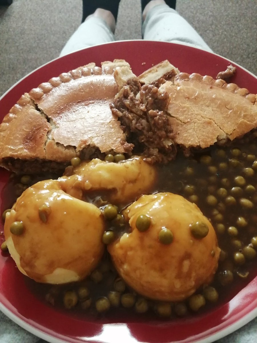 PaulBorley's tweet image. pie 'n' mash innit...🤙🏻🤙🏻
#FridayFeeling
#FridayPieDay