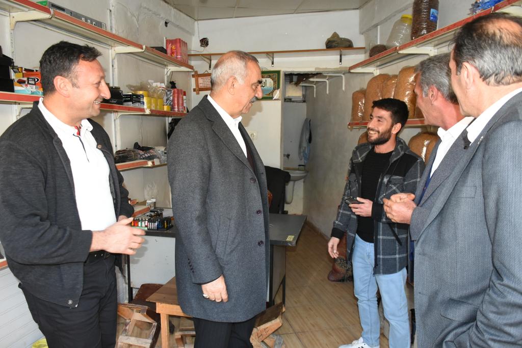 aslanalibayik's tweet photo. Esnaf ve vatandaşlarımızla birlikteyiz. 

#HilvanHazır
#HilvanKararlı

@Akparti_hilvan
@Mkemalbeyret https://t.co/qGRmtGawle