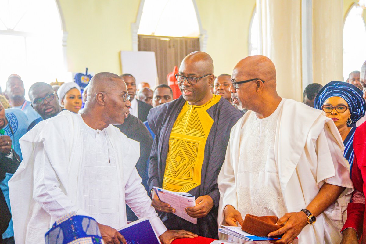 seyimakinde's tweet photo. This morning, we were in Akure for the funeral of our brother, the former Governor of Ondo Sate, Arakunrin Rotimi Akeredolu. We will remember him for the tenacity with which he pursued causes he believed in such as the Western Nigeria Security Network codenamed Amotekun. May God grant his family and loved ones the fortitude to bear this irreplaceable loss.